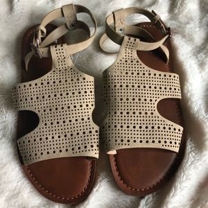 ROXY sandals size 7